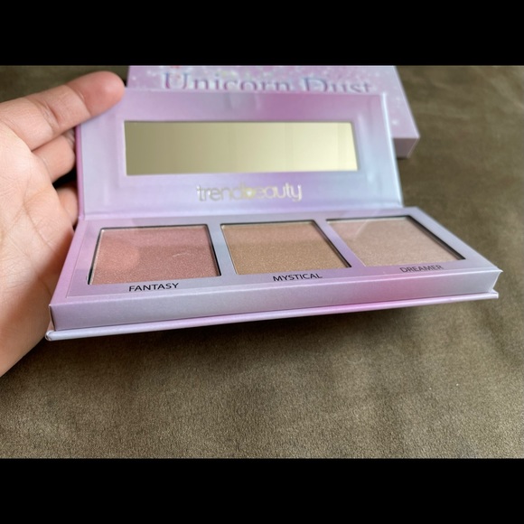 NIB New TREND BEAUTY Unicorn Dust Highlighter Palette Makeup - Picture 3 of 5